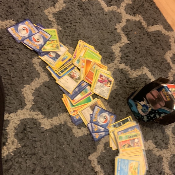 187 Pokémon cards and box - Picture 3 of 4